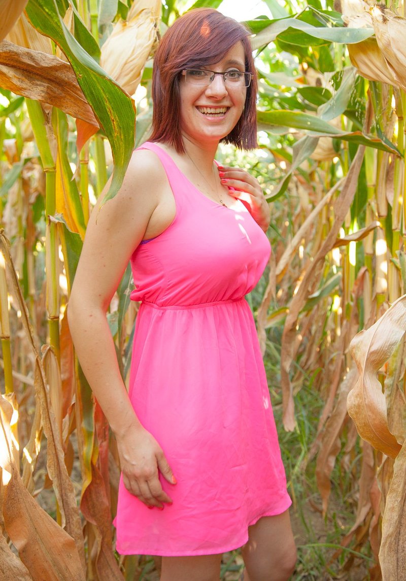 Зина, 23